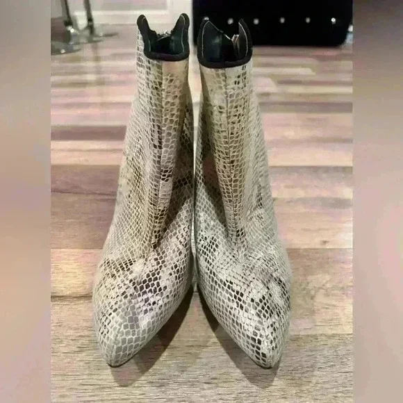 Michael Antonio 5" snakeskin stiletto ankle booties- size  10 - Picture 3 of 5